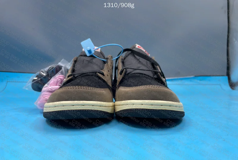 AJ1 X Travis Scott Dark Mocha