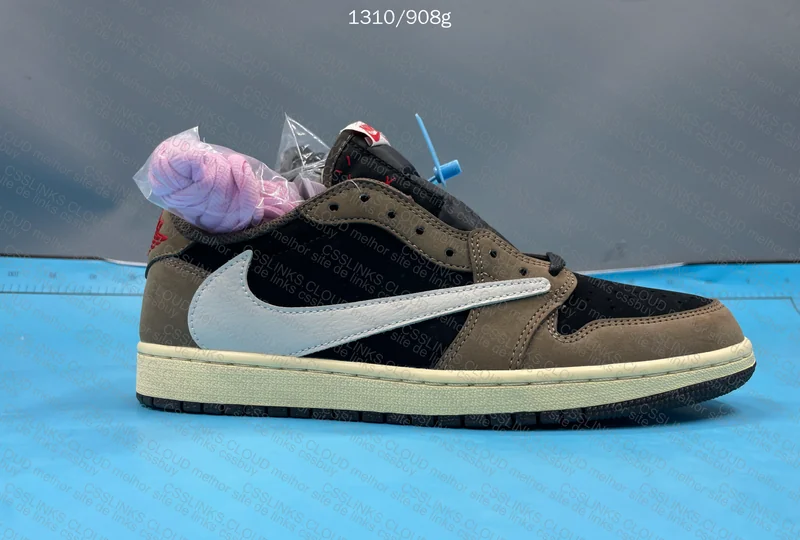 AJ1 X Travis Scott Dark Mocha 7