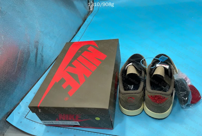AJ1 X Travis Scott Dark Mocha 8