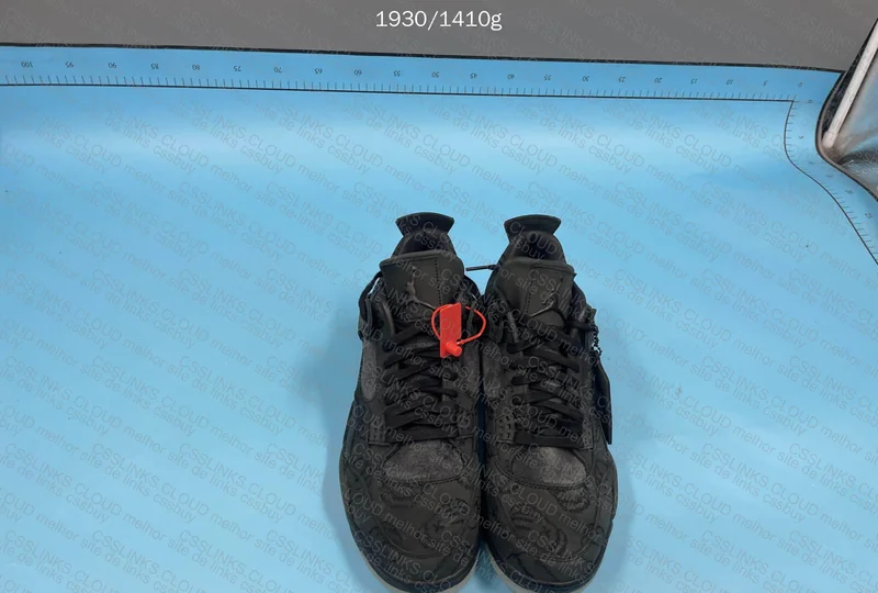 AJ4 KAWS - GX
