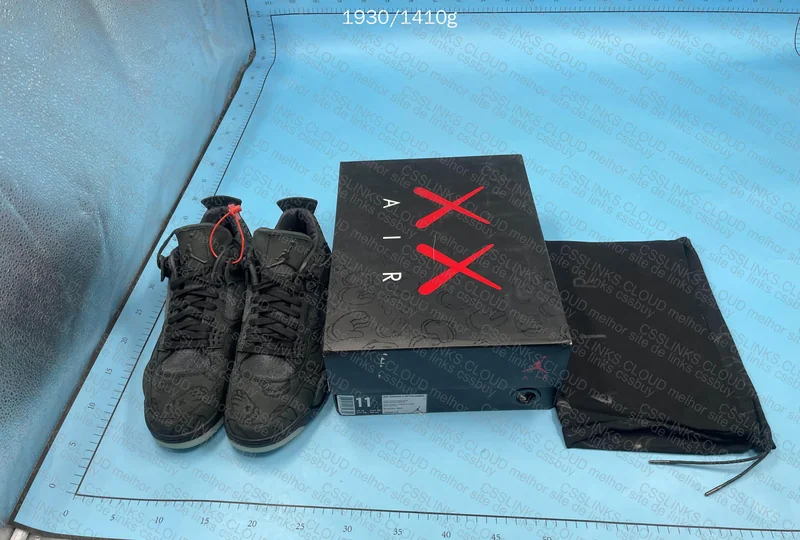 AJ4 KAWS - GX 10