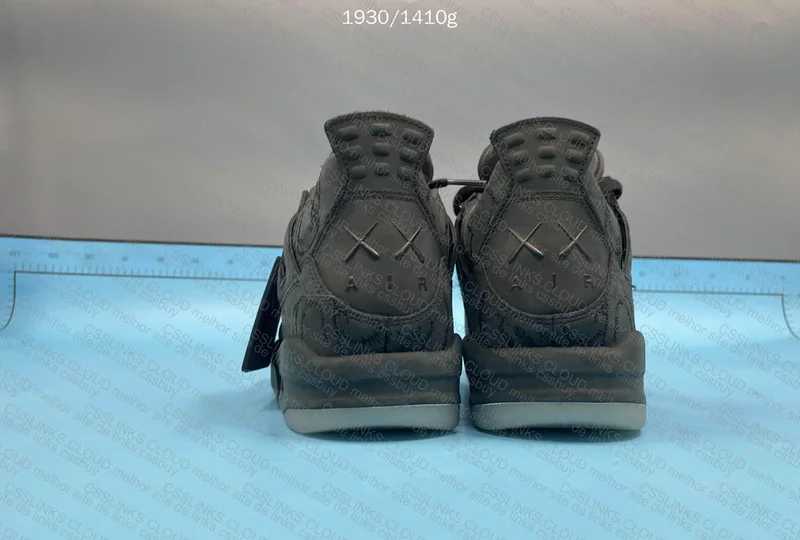 AJ4 KAWS - GX 3