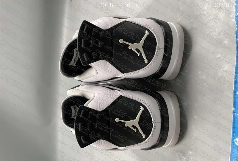AJ4 MILITARY BLACK at 199¥ 4