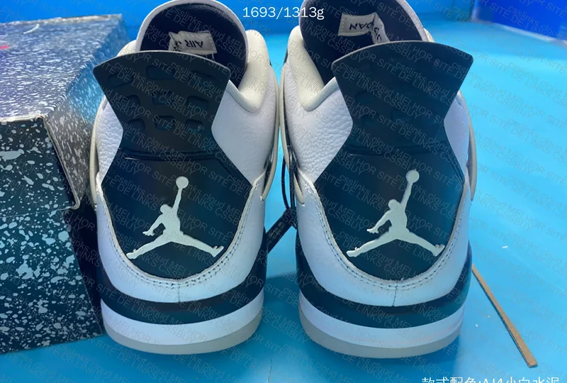 AJ4 Military Black (JMDY)