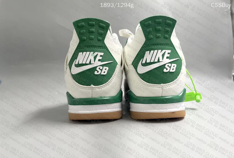 AJ4 pine green (devolvido)