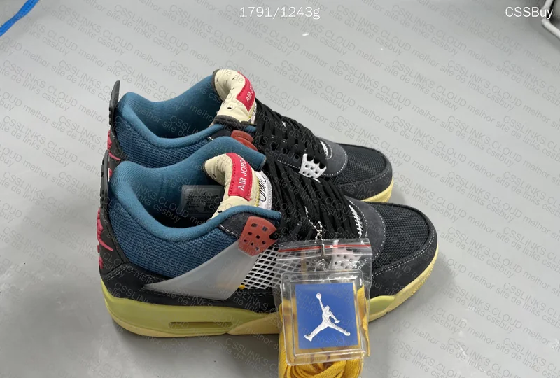 Aj4 union x off noir
