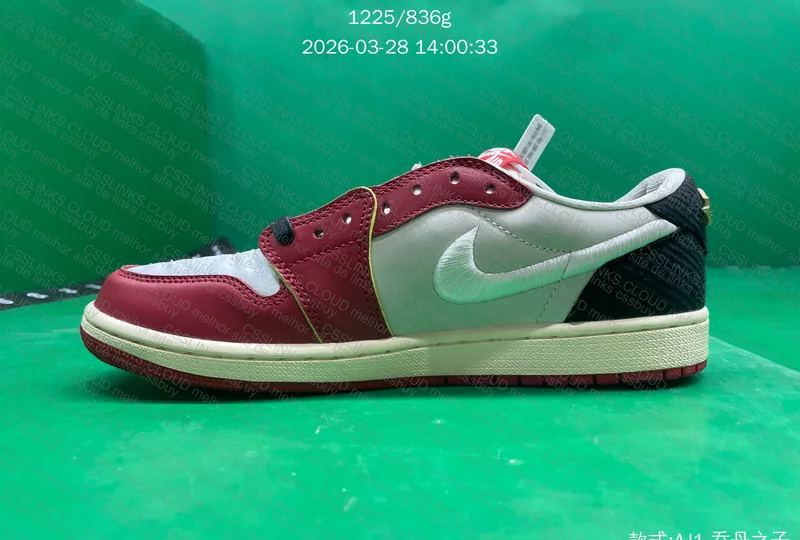 Ajuda? NIKE – Air Jordan 1 Retro Low OG Trophy Room Away 8