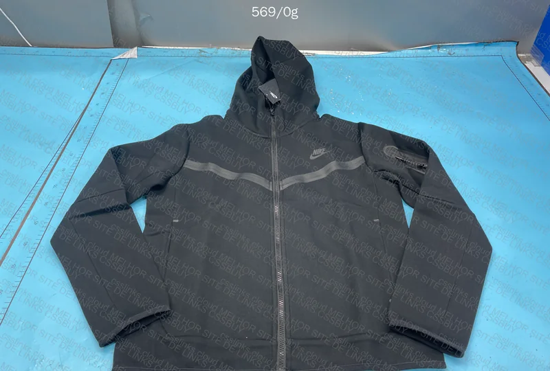 Help Nike Tech Fleece Black 2