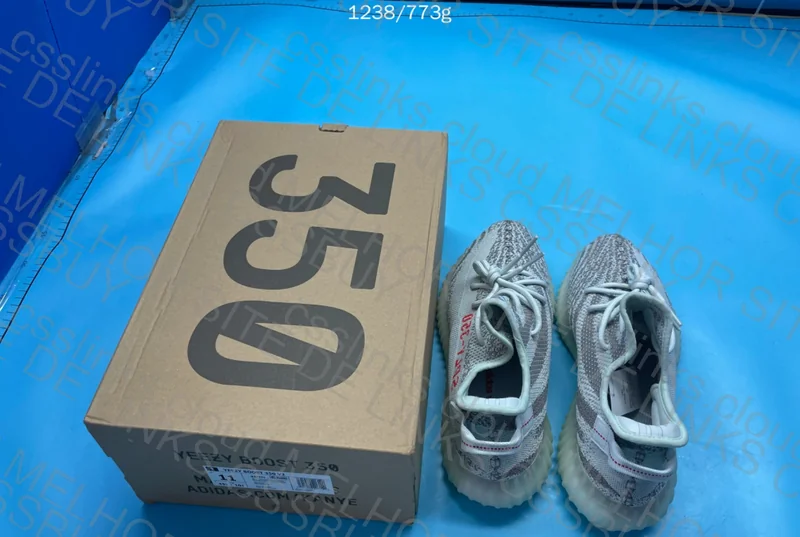 (AJUDA) Yeezy Blue Tint