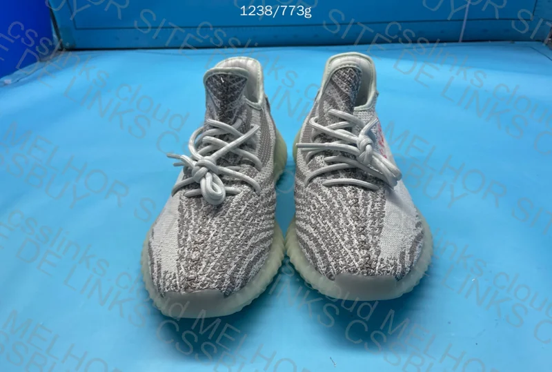 (AJUDA) Yeezy Blue Tint 4