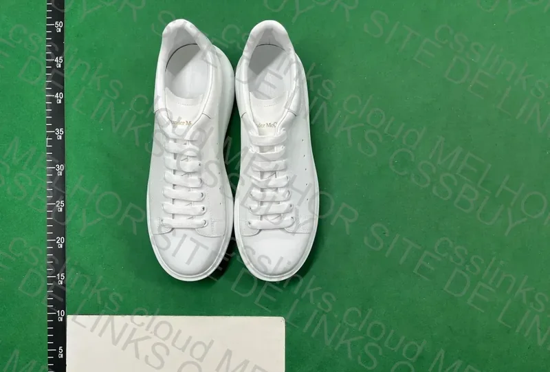 Alexander McQueen 4