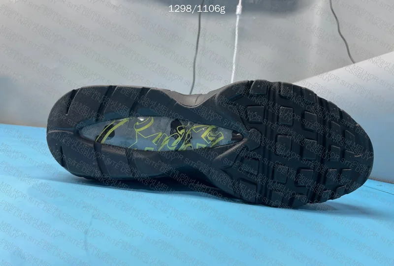 AM95 “Black Honey” Corteiz 7