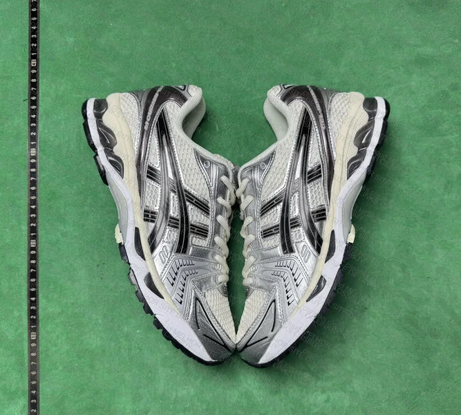 Asics Gel-Kayano 14 3
