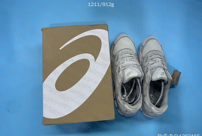 asics gel nyc size 47!