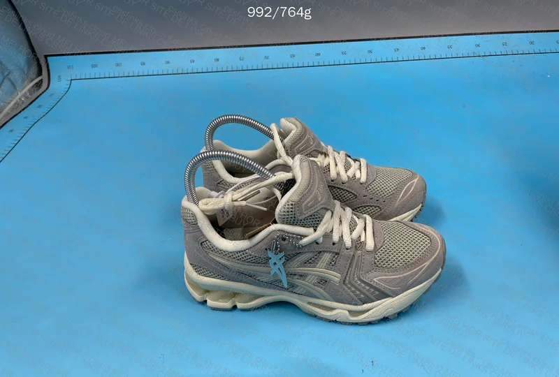 Asics Kayano 14 4