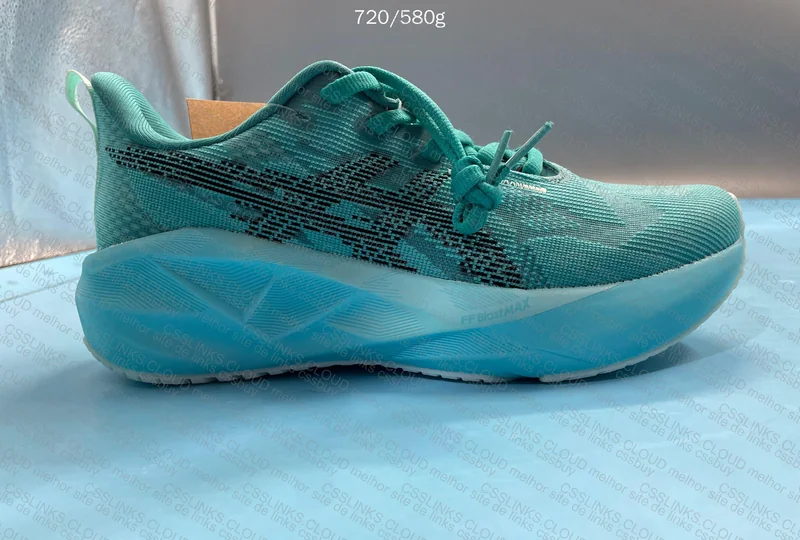 ASICS Novablast 5 4