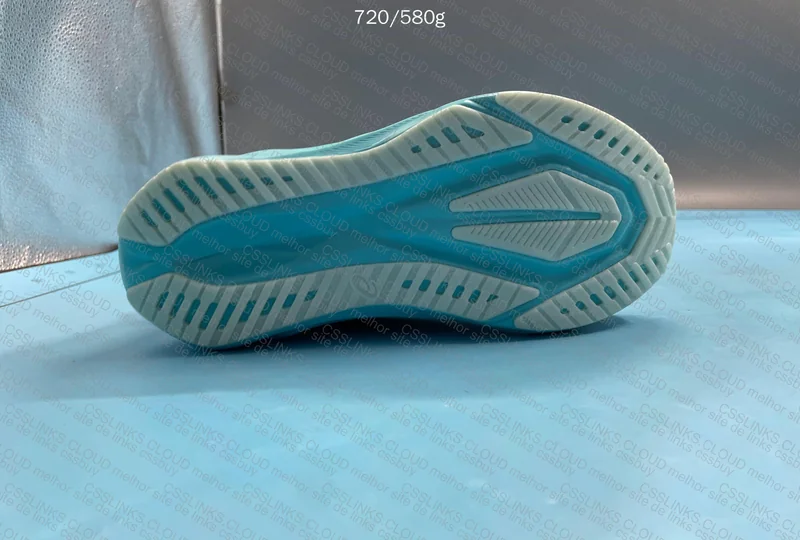 ASICS Novablast 5 5