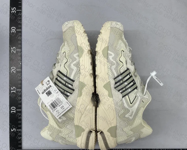 BAD BUNNY X ADIDAS RESPONSE CL WONDER WHITE 4