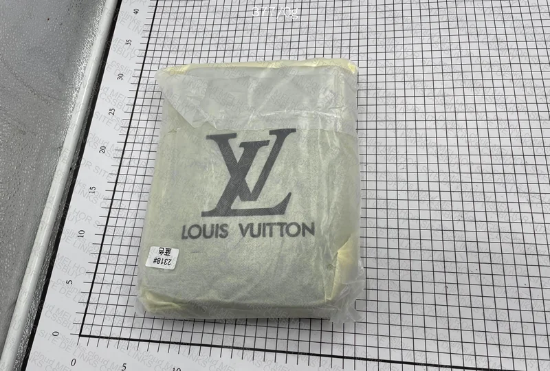 Louis Vuitton Bag with Wallet - Client