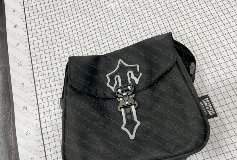 Trapstar Bag 26¥ Black with Reflective Logo 2