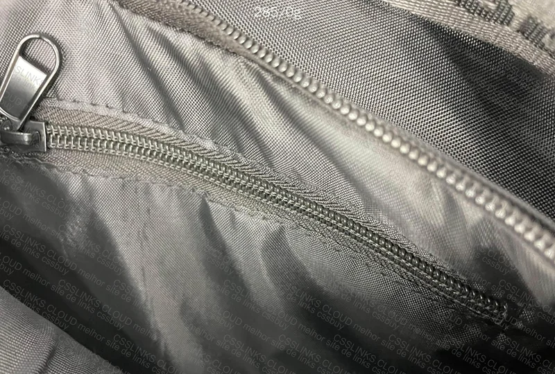 Trapstar Bag 26¥ Black with Reflective Logo 3