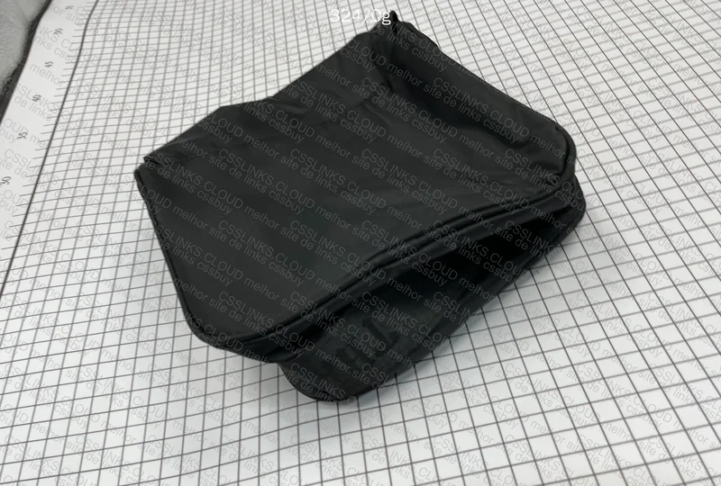 Trapstar Messenger Bag 1.0 (Sale Goat) 2