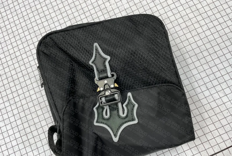 Trapstar Messenger Bag 1.0 (Sale Goat) 4