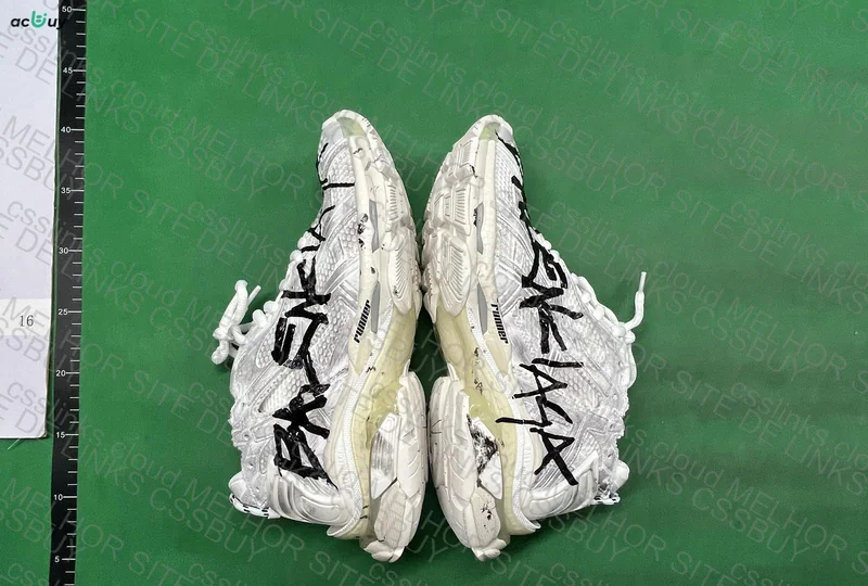 Balenciaga Runner Graffiti White Batch XA 5