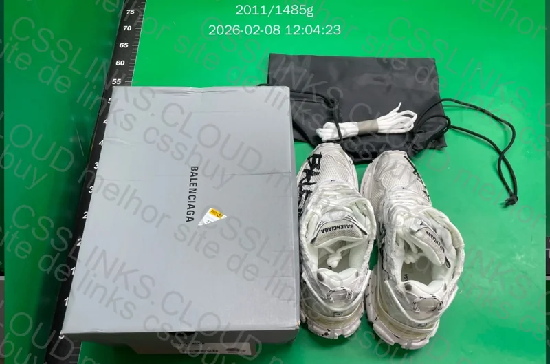 Balenciaga runner grafitti