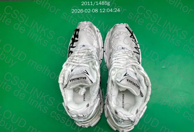 Balenciaga runner grafitti 3