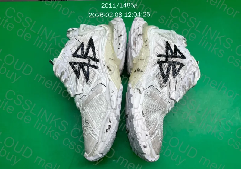 Balenciaga runner grafitti 5
