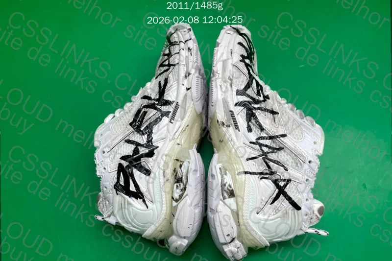 Balenciaga runner grafitti 6