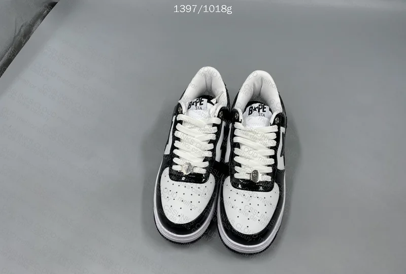 Bapesta black and white 2