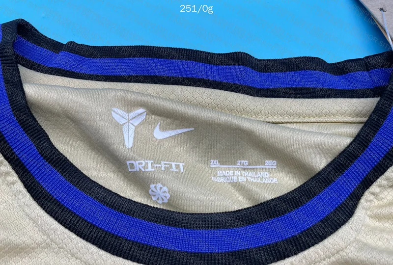 Barcelona x Kobe Away 25/26 3