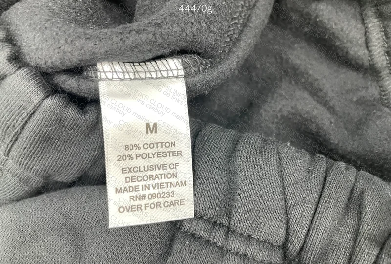 Essentials Bermuda - Size M - 50Y
