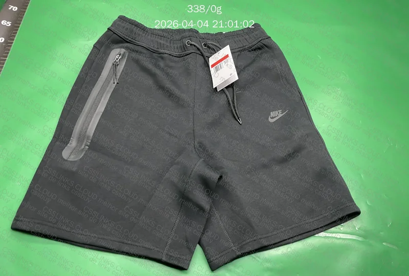 Bermuda Nike Tech