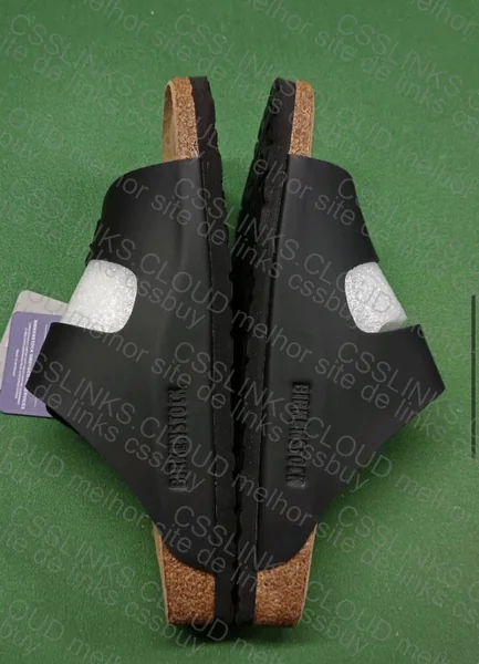 Birkenstock preta em couro