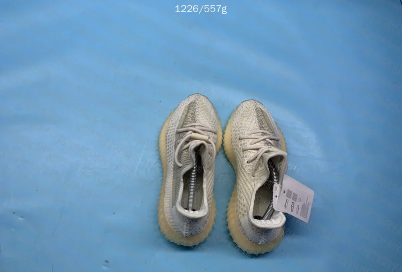 BLIND BOX 30Y YEEZY 3