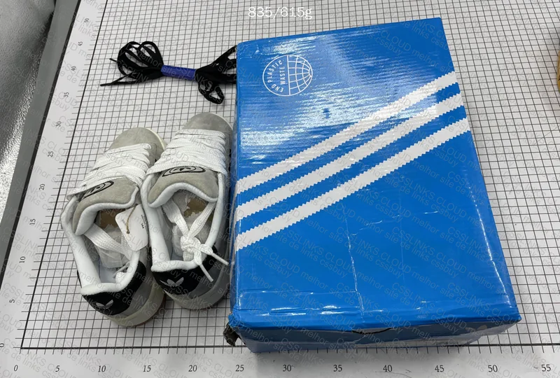 Blind Box Adidas - Size 38.5 EU 9