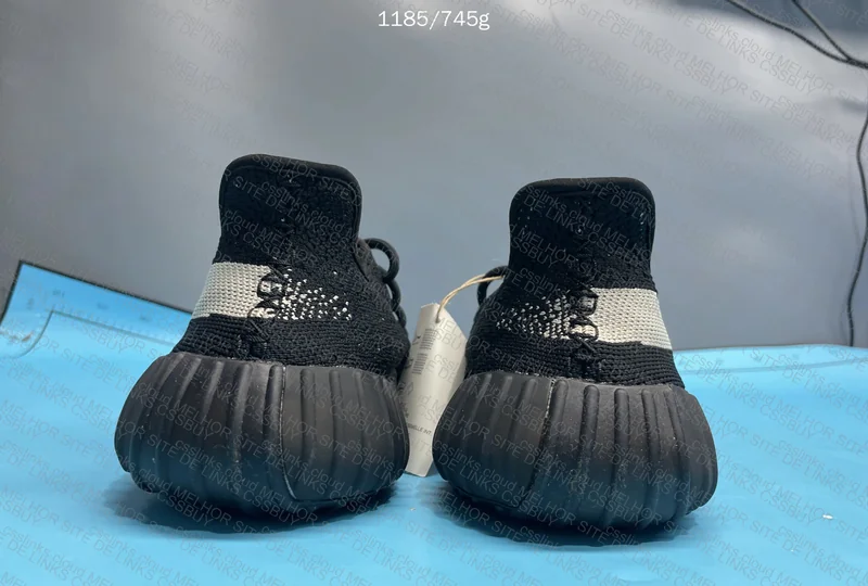 Blind box Yeezy 350 3