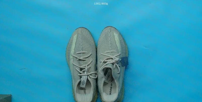 Blind Box - Yeezy 350 3