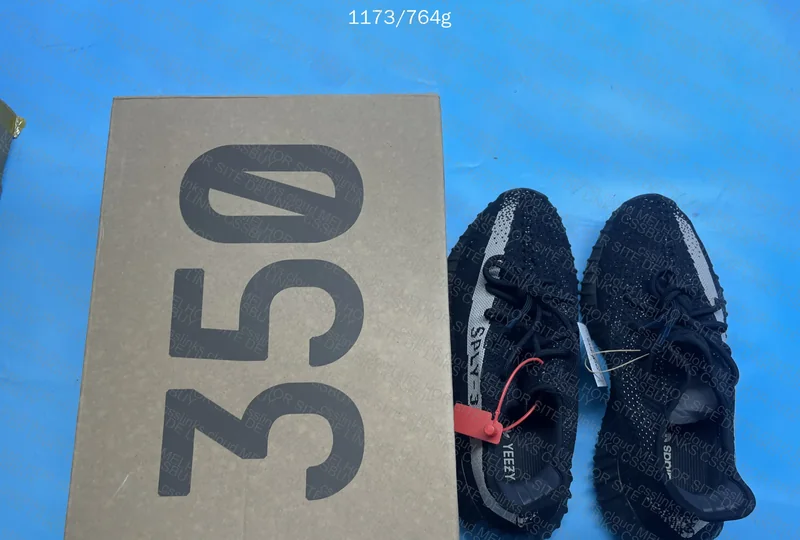 Blind Box Yeezy 350