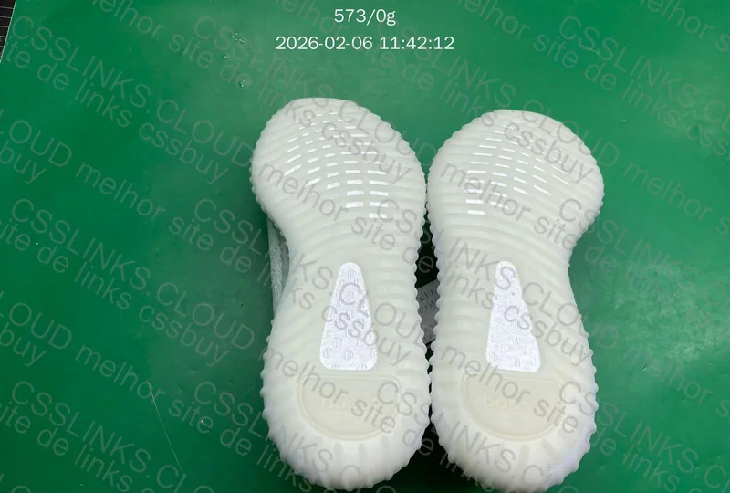 Blind box yeezy 350 3