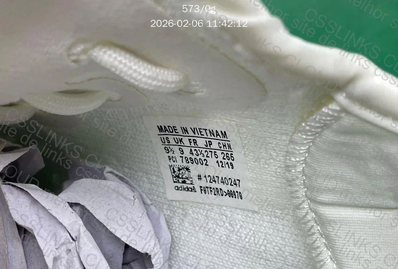 Blind box yeezy 350 5