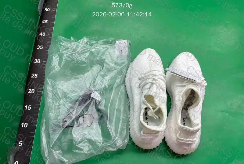 Blind box yeezy 350 7