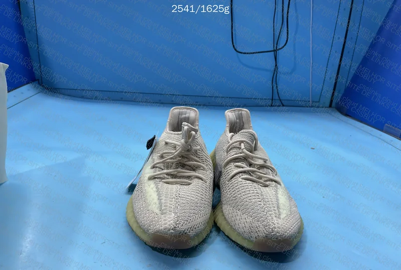 Blind Box - Yeezy 350 (2 iguais) 4