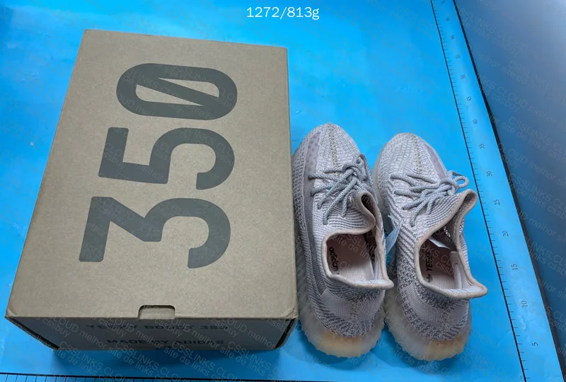 Blind Box Yeezy 350 for ¥29.90 8