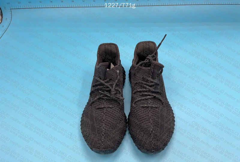 Blind Box Yeezy 350 - Unknown Colorway - 45br
