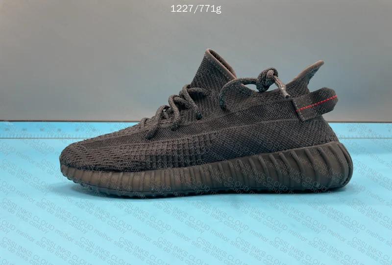 Blind Box Yeezy 350 - Unknown Colorway - 45br 4