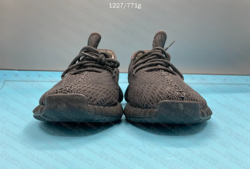 Blind Box Yeezy 350 - Unknown Colorway - 45br 6